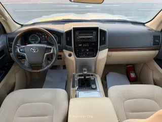 Toyota Land Cruiser GXR 2017 — Mawater City