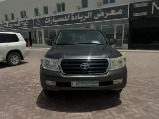 Toyota Land Cruiser 2010 — Mawater City
