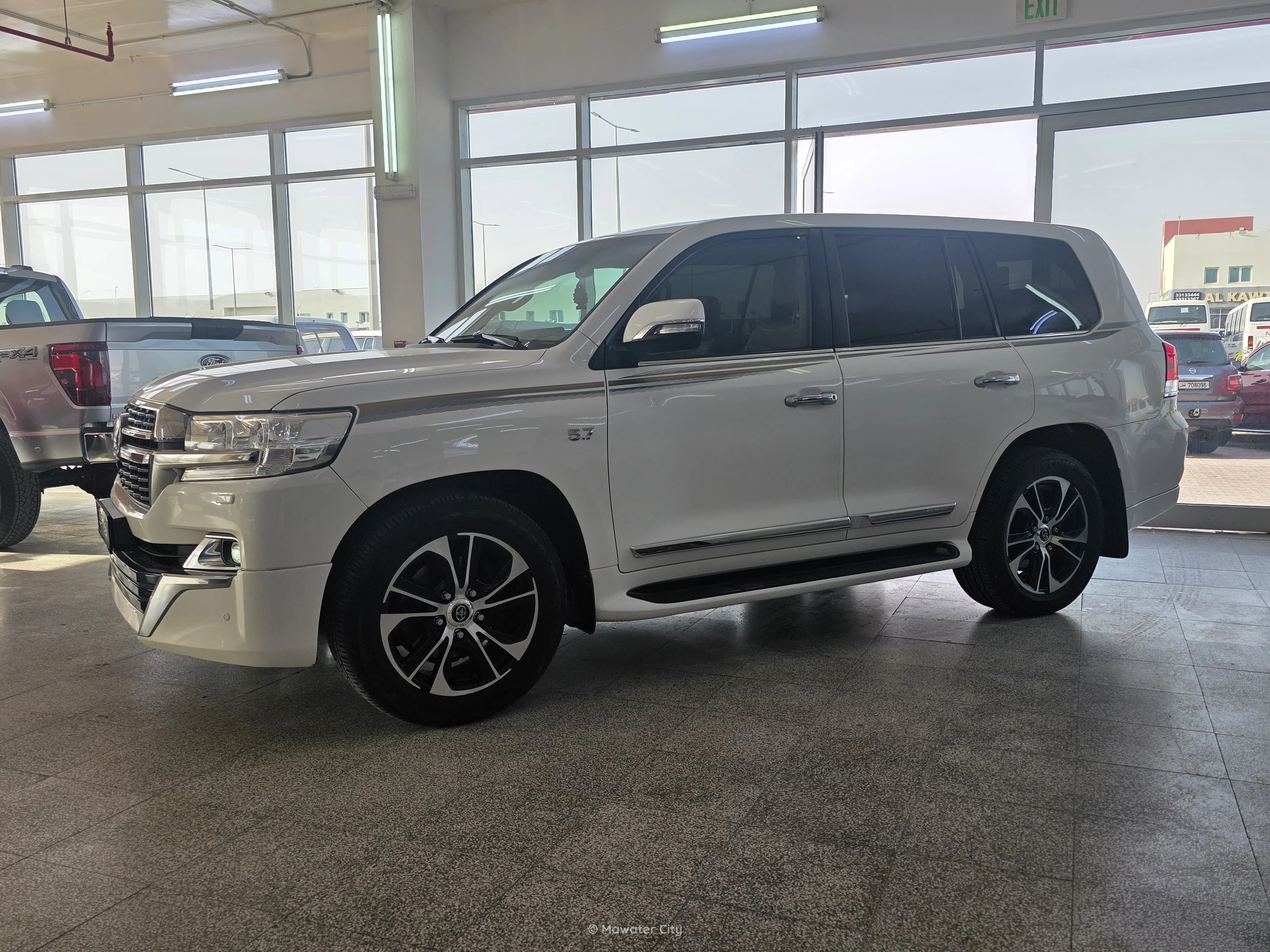 Toyota Land Cruiser VXR 2021 — Mawater City