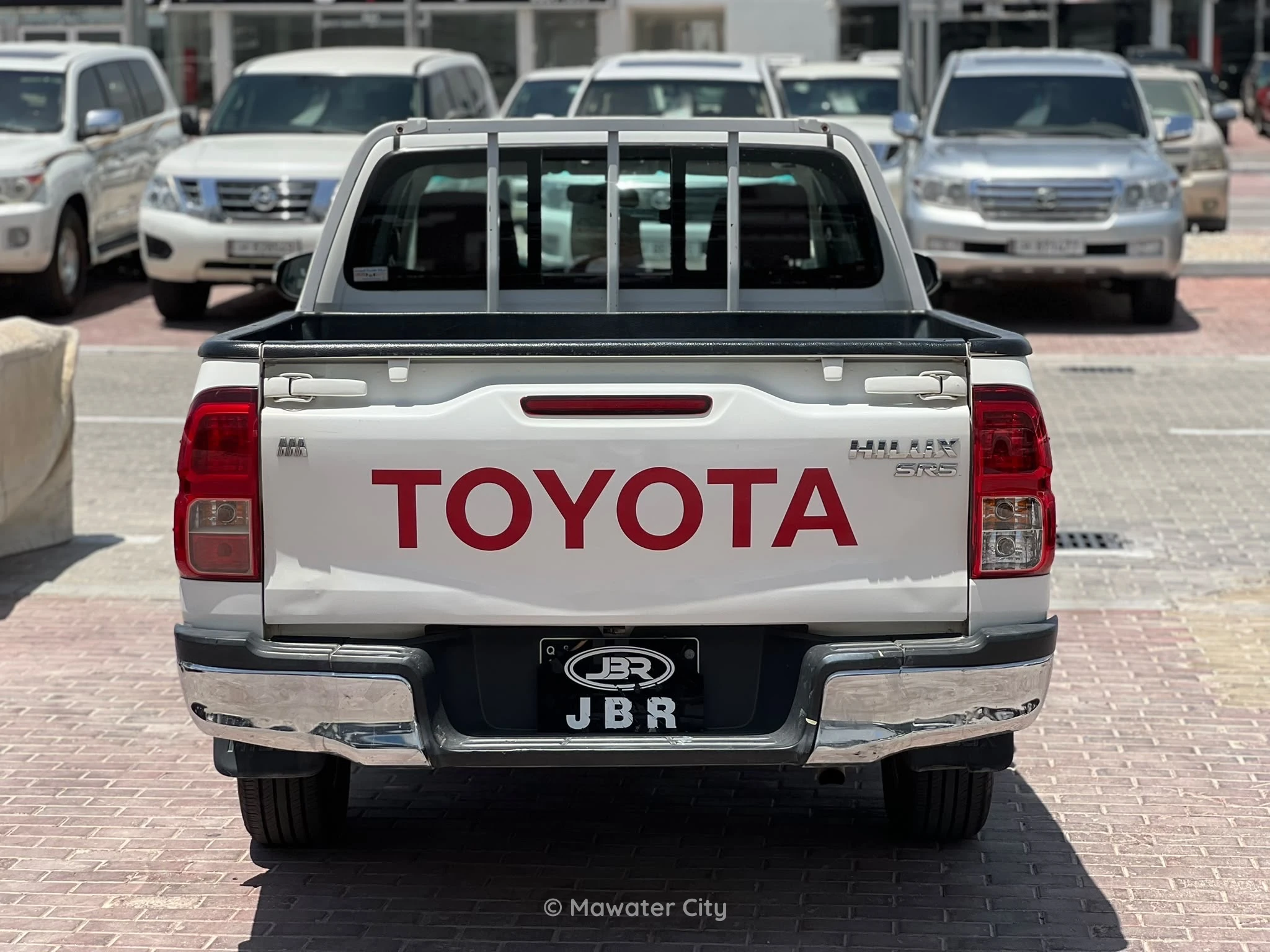 Toyota Hilux 2016 — Mawater City