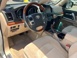 تويوتا لاند كروزر VXR 2012