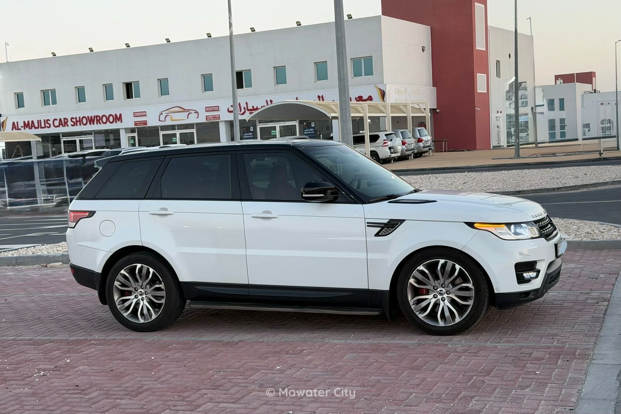 Land Rover Range Rover 2014 — Mawater City
