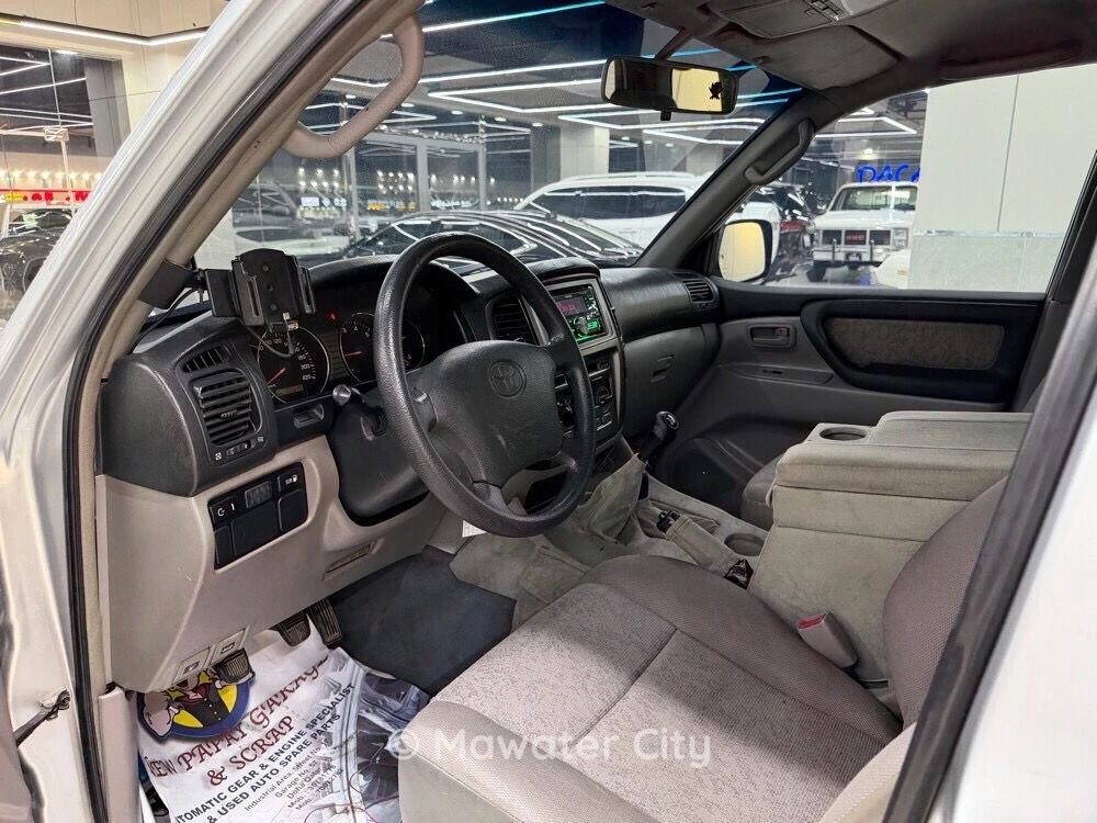 Toyota Land Cruiser 2004 — Mawater City