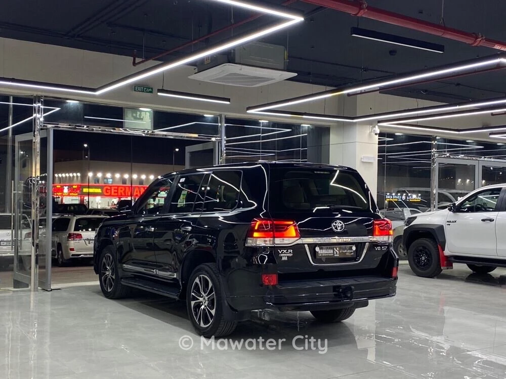 Toyota Land Cruiser VXR 2018 — Mawater City