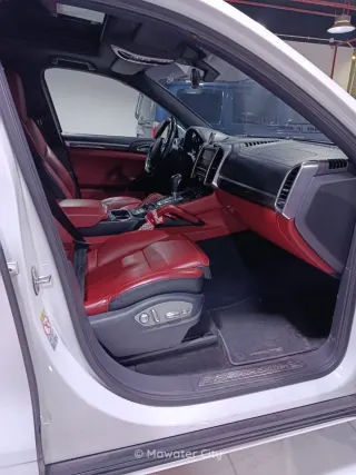 Porsche Cayenne 2013 — Mawater City