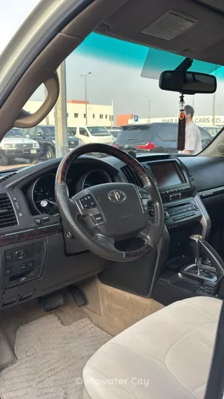 Toyota Land Cruiser VXR 2011 — Mawater City