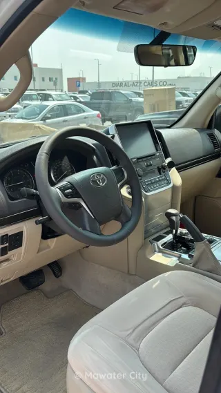 Toyota Land Cruiser GXR 2019 — Mawater City
