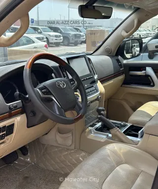 Toyota Land Cruiser VXR 2016 — Mawater City