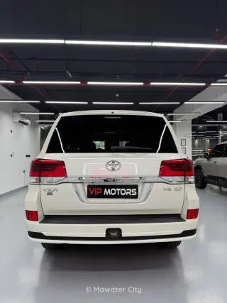 Toyota Land Cruiser VXR 2019 — Mawater City