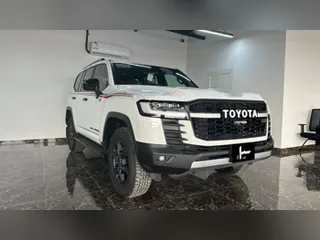 تويوتا لاند كروزر GR Sport 2025