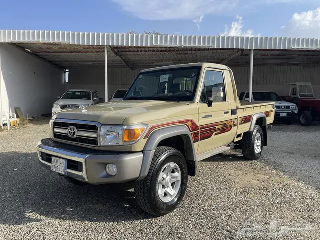 Toyota Land Cruiser Pickup 2013