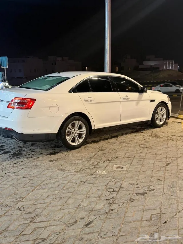 Ford Taurus 2016