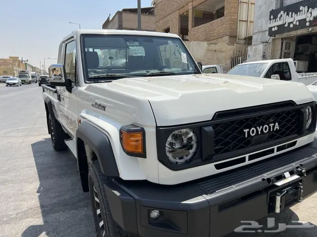 Toyota Land Cruiser Pickup 2025
