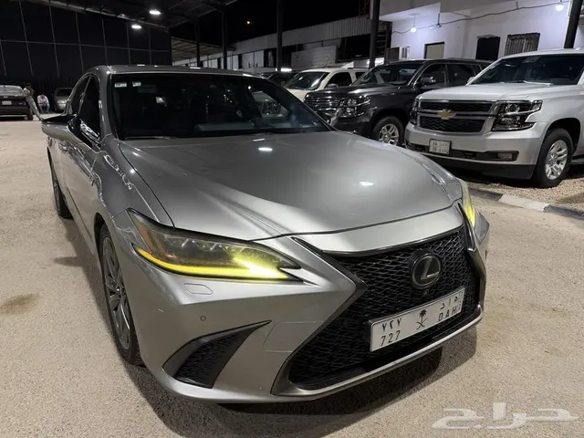 Lexus ES 2019
