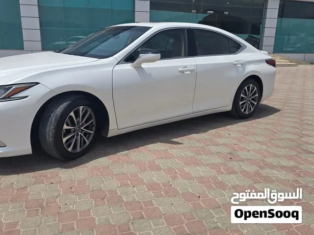 Lexus ES 300 2023