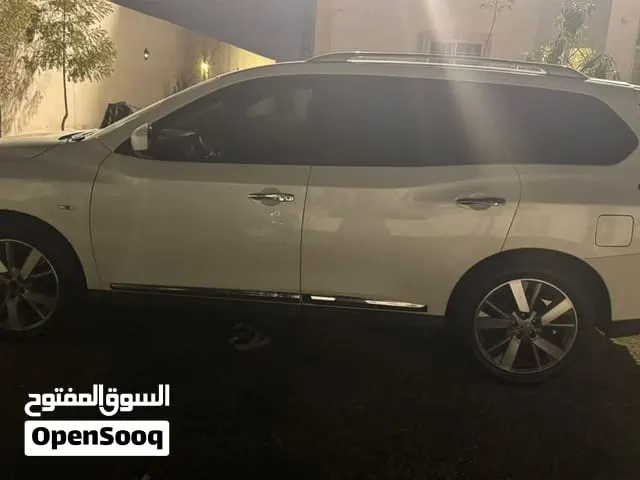 Nissan Pathfinder SV 2016