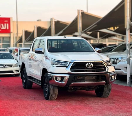 Toyota Hilux 2025 — OneClickDrive