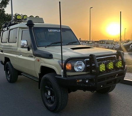 Toyota Land Cruiser 70 2009 — OneClickDrive