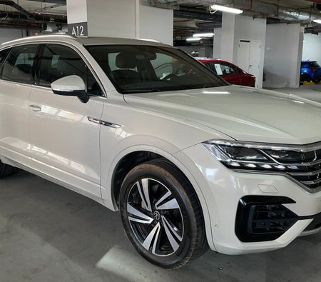 Volkswagen Touareg 2023 — OneClickDrive