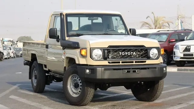 Toyota Land Cruiser Pickup VXR 2025