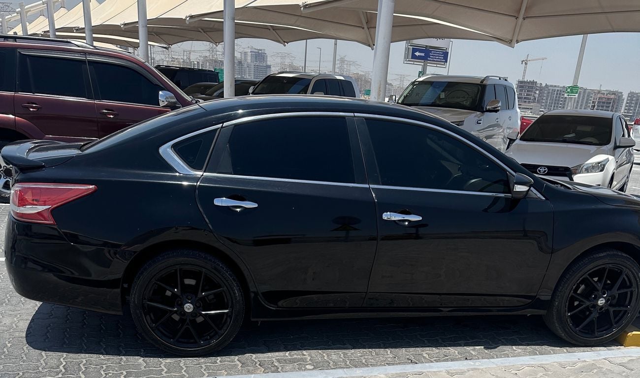 Nissan Altima SL 2013 — DubiCars
