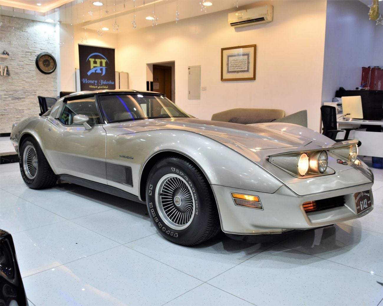 Chevrolet Corvette 1982 — DubiCars