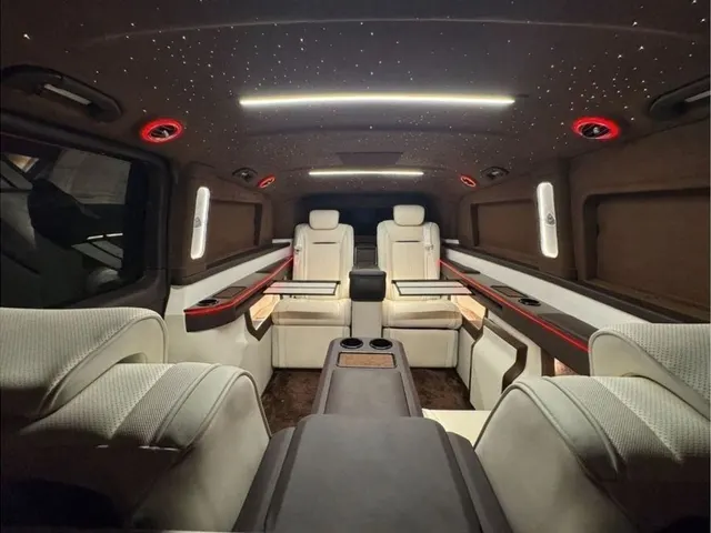 Mercedes-Benz V Class Maybach 2025