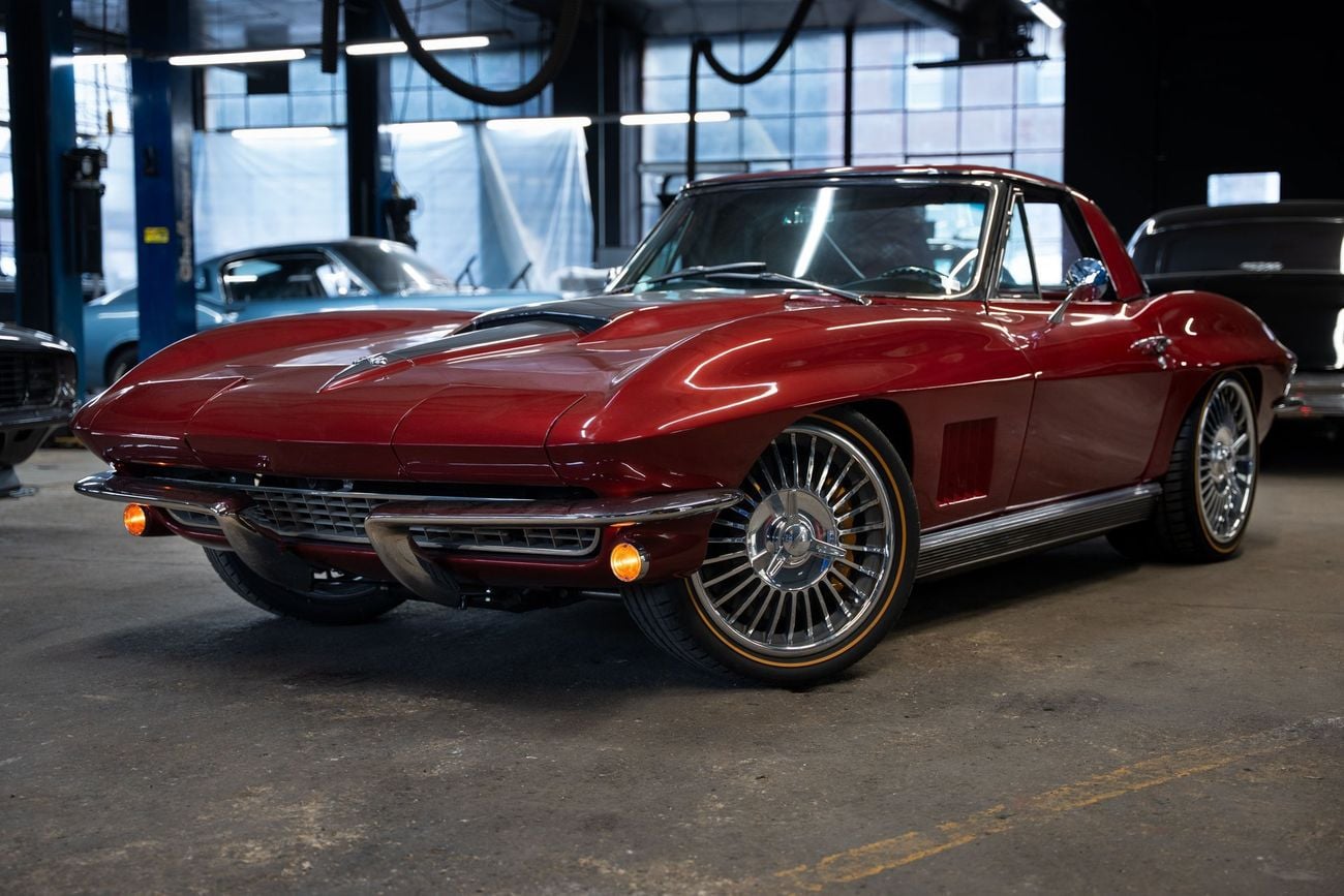 Chevrolet Corvette 1966 — DubiCars