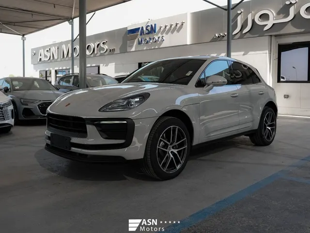 Porsche Macan Turbo 2025