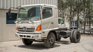 Hino 500 2023