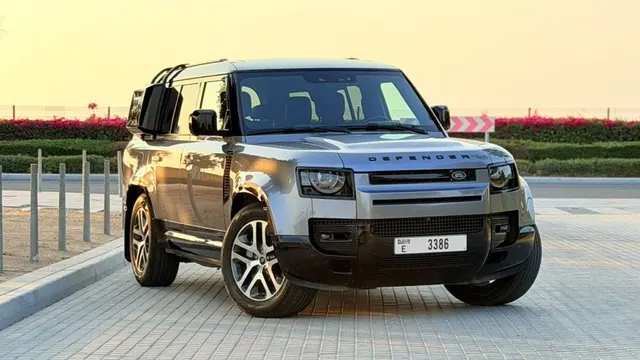 Land Rover Defender 2024