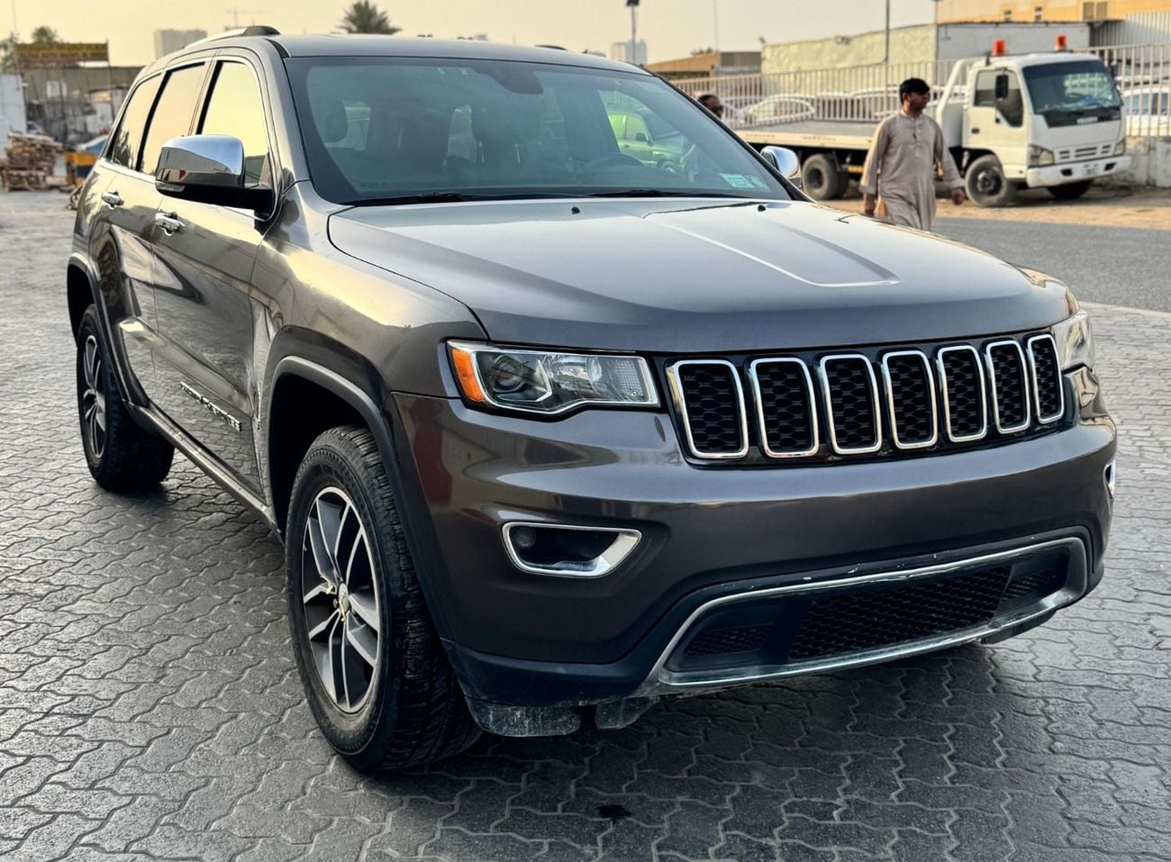 Jeep Grand Cherokee 2018 — DubiCars