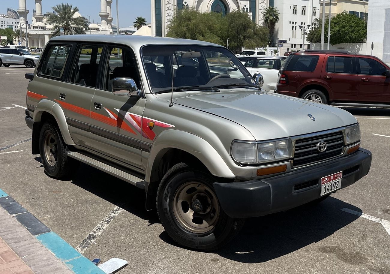 Toyota Land Cruiser 1996 — DubiCars