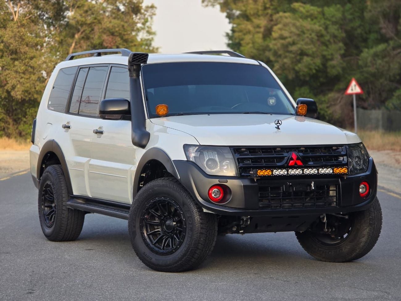 Mitsubishi Pajero 2011 — DubiCars