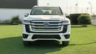 Toyota Land Cruiser VXR 2025