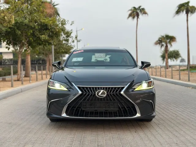 Lexus ES 300 2023