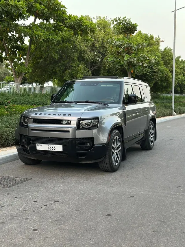 Land Rover Defender 2024