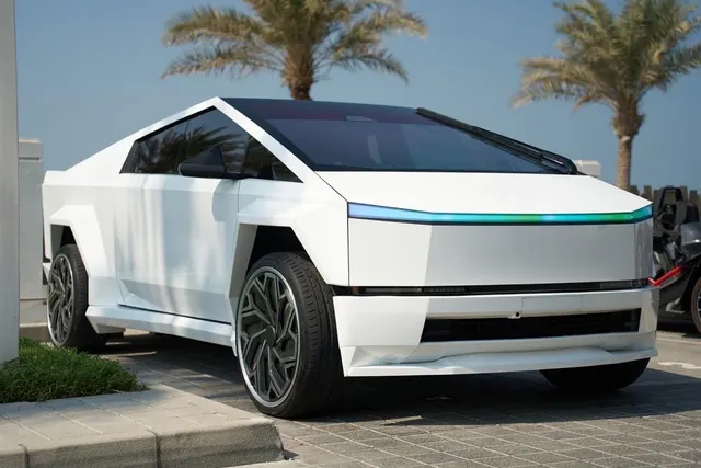 Tesla Cybertruck 2025