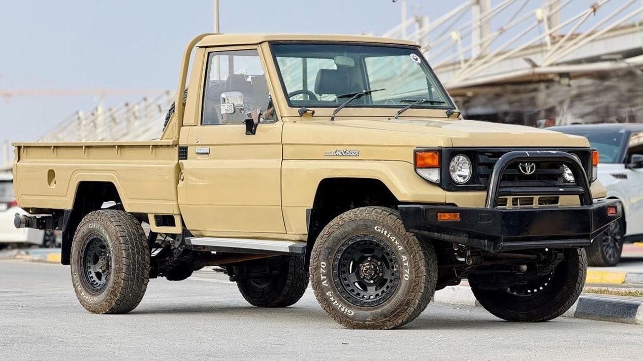 Toyota Land Cruiser Pickup 1989 — DubiCars