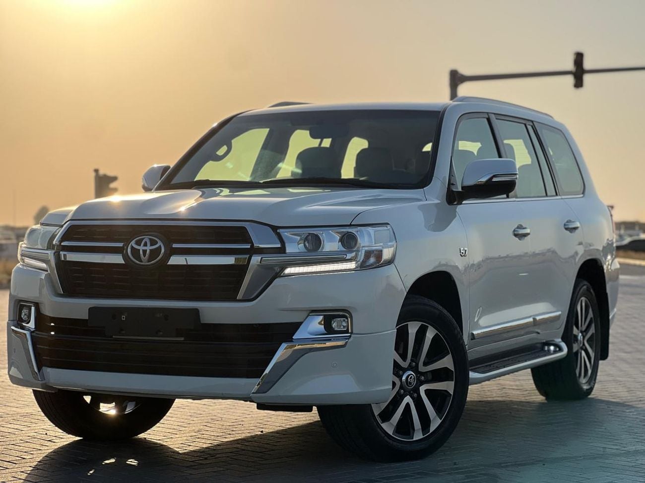 Toyota Land Cruiser VXR 2019 — DubiCars