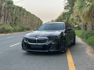 بي إم دبليو 5 Series 2025
