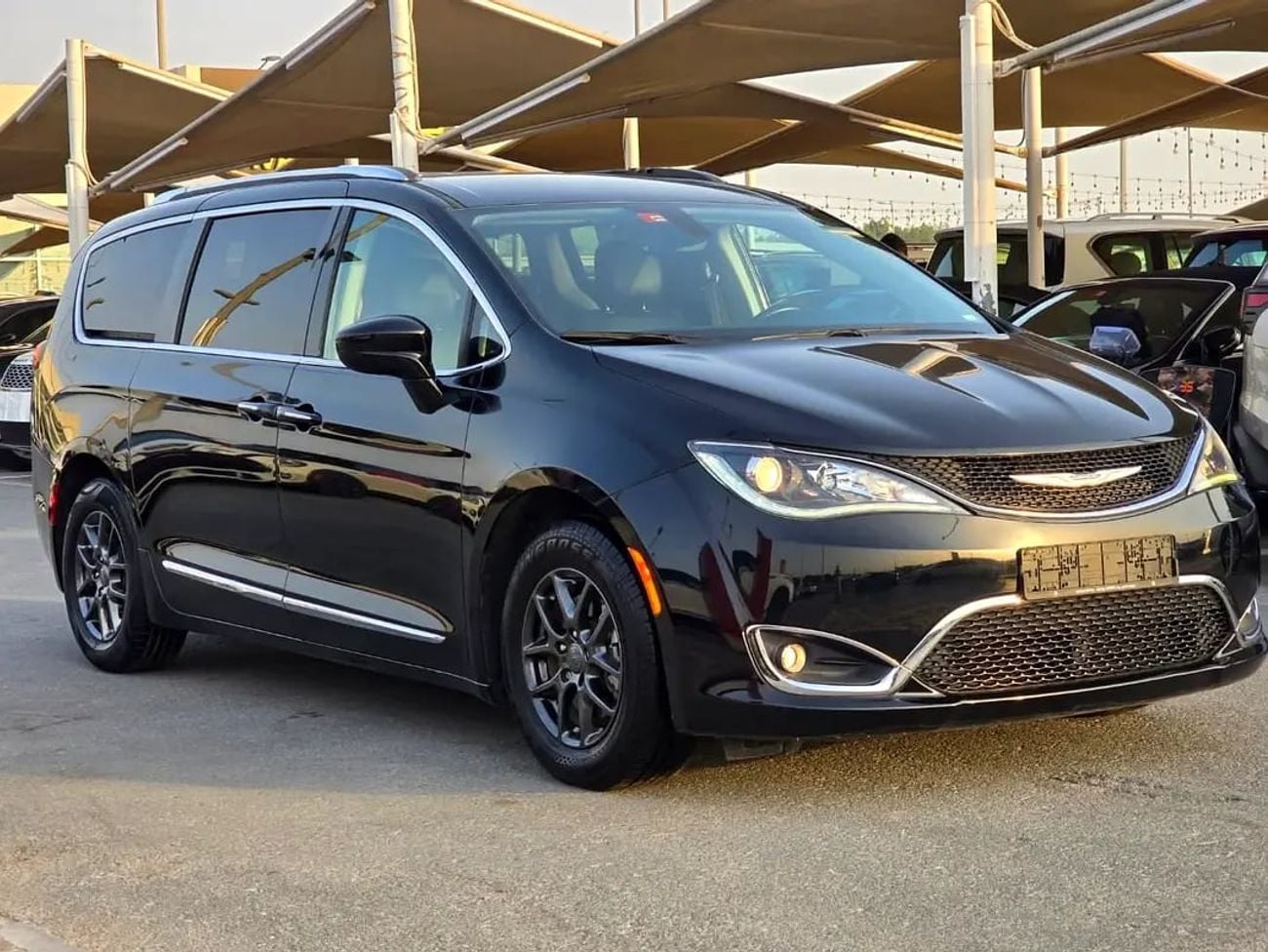 Chrysler Pacifica 2020 — DubiCars