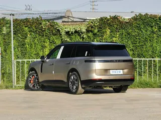 Lynk & Co 900 2025