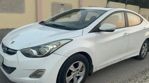 Hyundai Elantra 2012 — YallaMotor