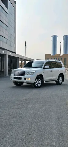 Toyota Land Cruiser 2011 — YallaMotor