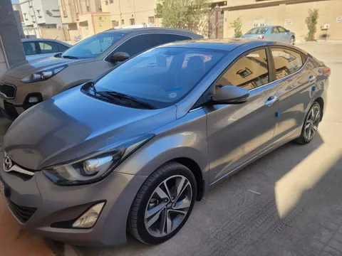 Hyundai Elantra 2015 — YallaMotor