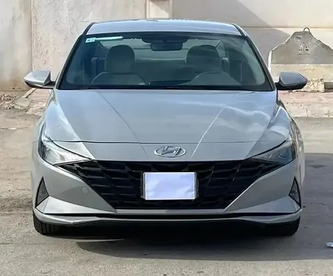 Hyundai Elantra 2021 — YallaMotor