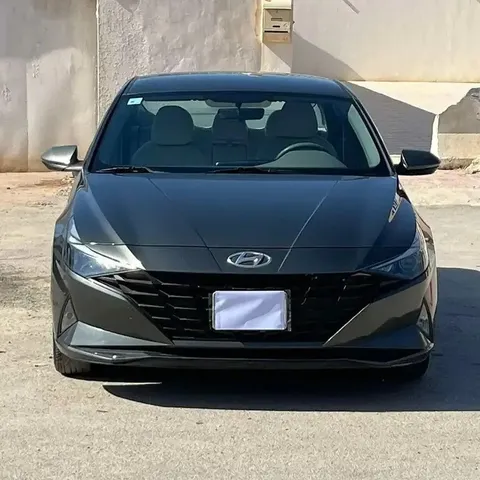Hyundai Elantra 2021 — YallaMotor