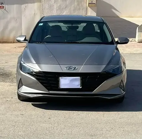 Hyundai Elantra 2021 — YallaMotor