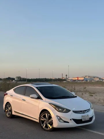 Hyundai Elantra 2015 — YallaMotor
